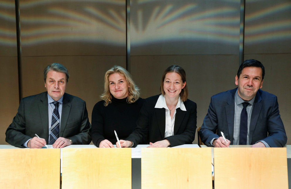 Úlfar Steindórsson forstjóri Toyota, Karen E. Halldórsdóttir formaður lista- og menningarráðs, Aino…