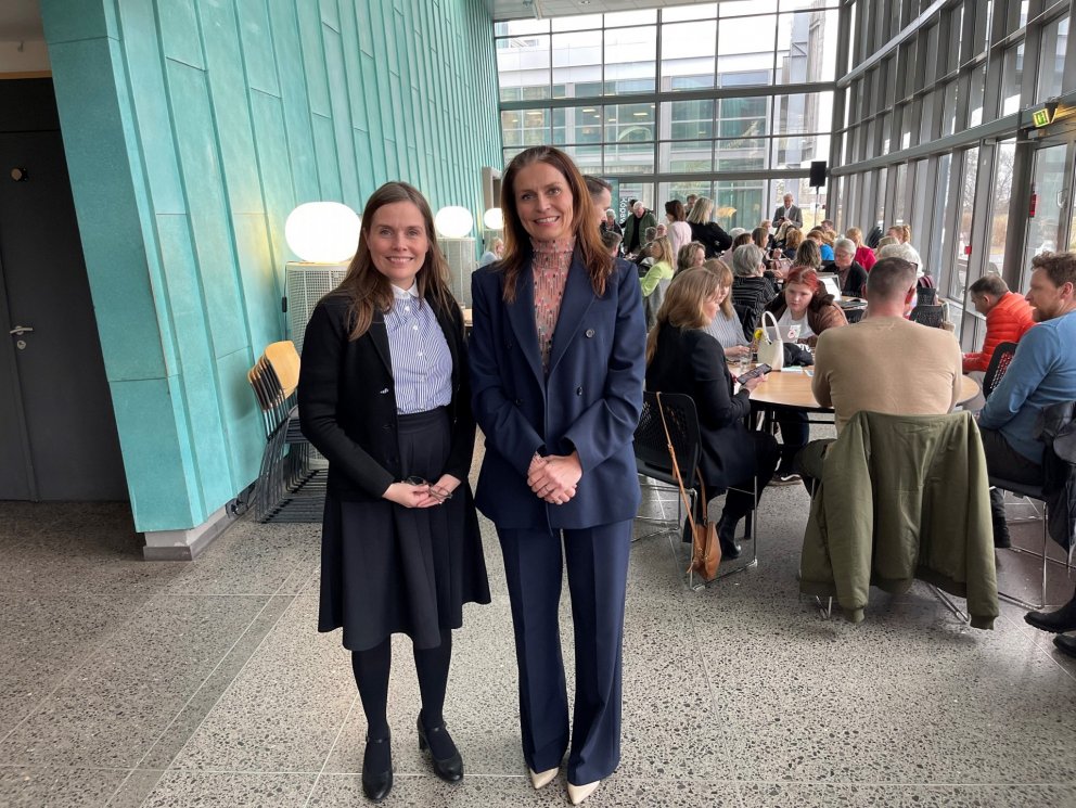 Katrín Jakobsdóttir forsætisráðherra og Ásdís Kristjánsdóttir bæjarstjóri Kópavogs í upphafi fundar…