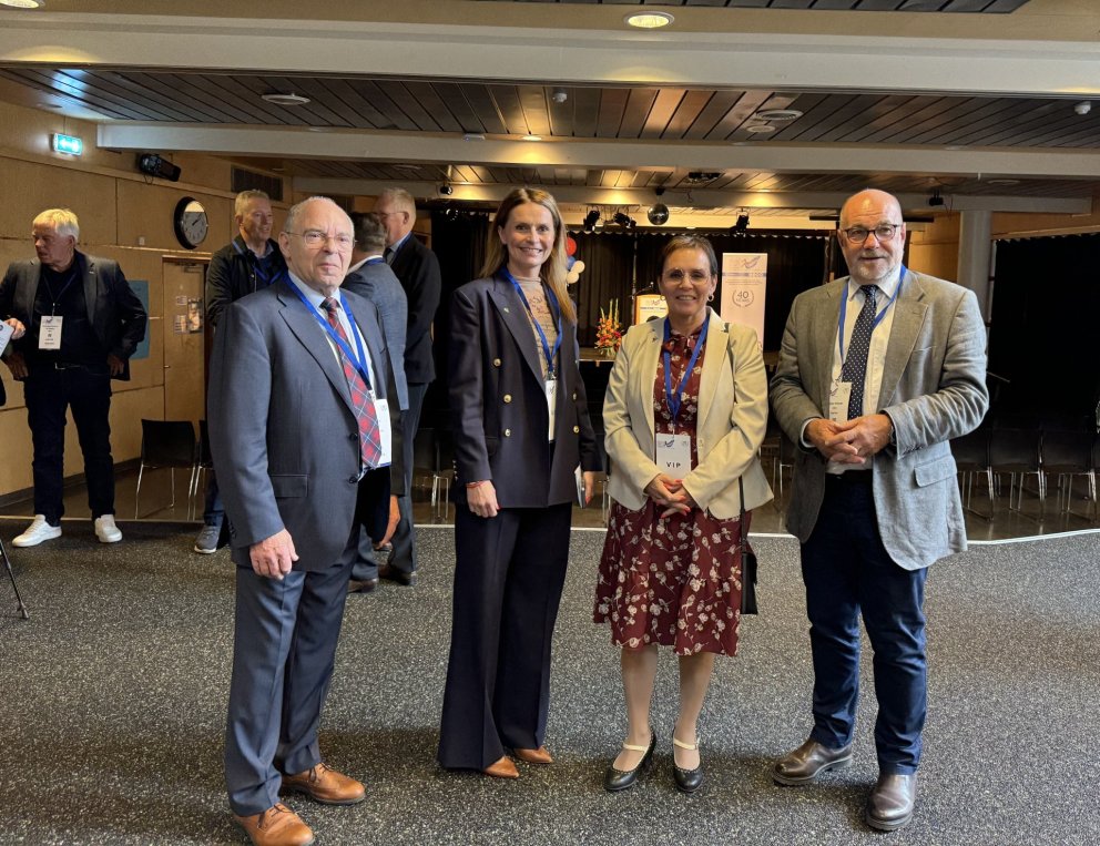 Frá setningu Íslensku sjávarútvegsýningarinnar: Bjarni Jónsson ráðgjafi, Ásdís Kristjánsdóttir bæja…