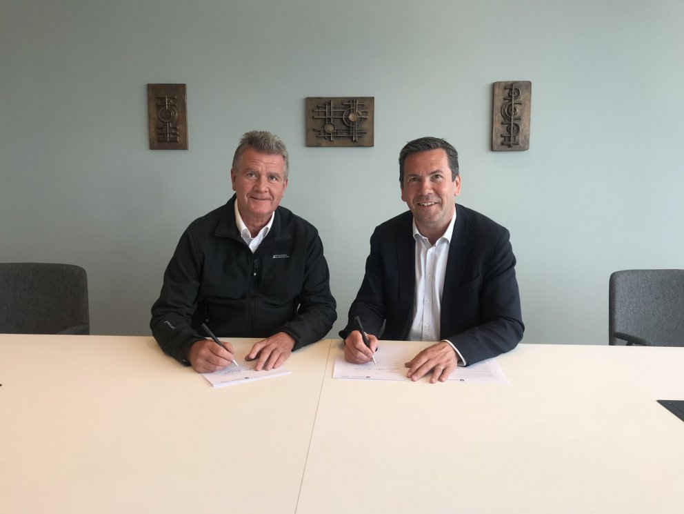 Kristinn H. Þorsteinsson formaður Skógræktarfélags Kópavogs og Ármann Kr. Ólafsson bæjarstjóri Kópa…