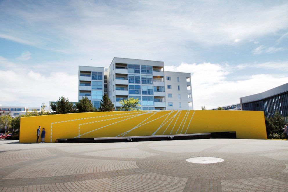 Sólarslóð við Hálsatorg eftir Theresu Himmer.