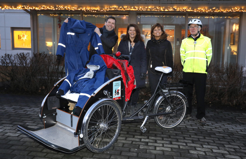 Ármann Kr. Ólafsson, bæjarstjóri, Theodóra S. Þorsteinsdóttir, formaður bæjarráðs og Hjördís Ýr Joh…