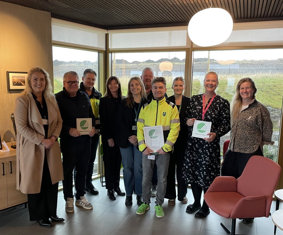 Frá vinstri: Alma Dagbjört Ívarsdóttir Svansvottunarfulltrúi frá Verkvist, Ólafur Arnarsson verktak…