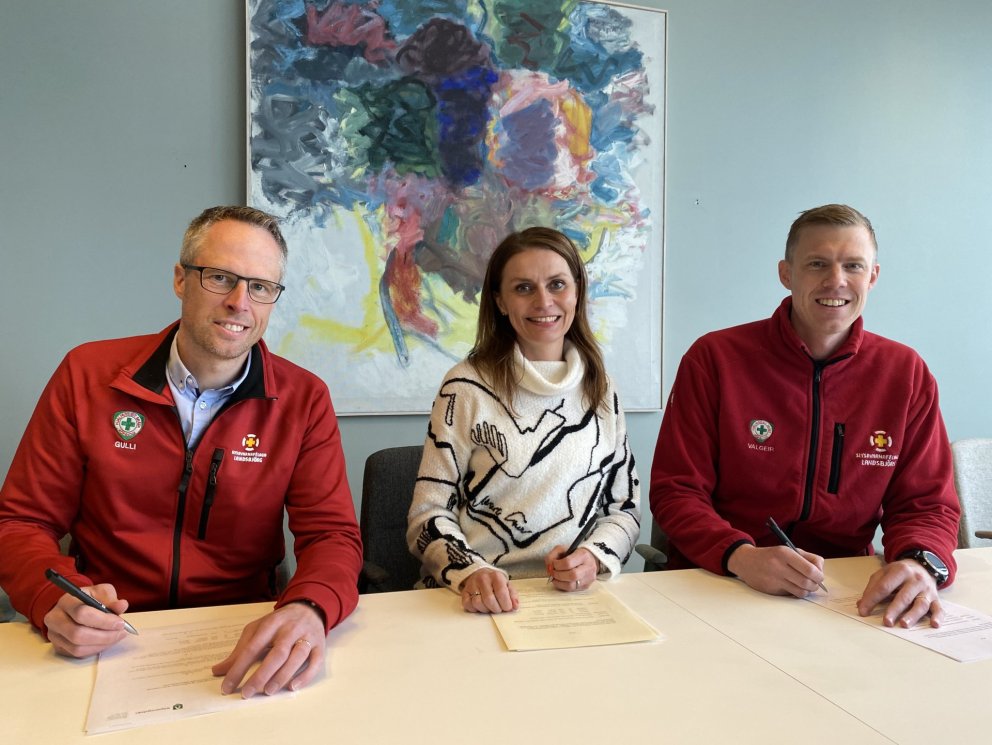 Á myndinni eru frá vinstri Gunnlaugur Einar Briem frá HSSK, Ásdís Kristjánsdóttir bæjarstjóri Kópav…