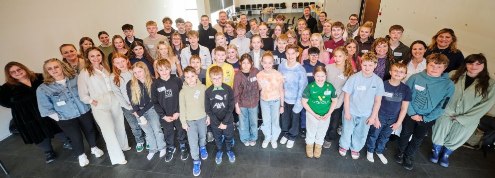 Glæsilegur hópur fundaði á Barnaþingi 2025.