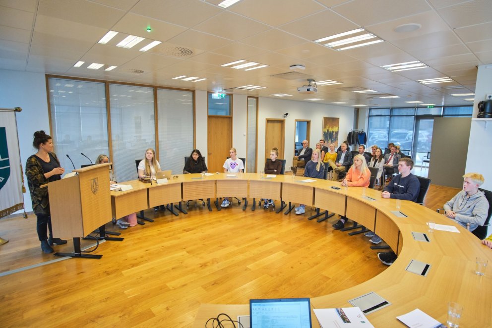 Ungmennaráð Kópavogs á sínum fyrsta fundi með Bæjarstjórn Kópavogs.