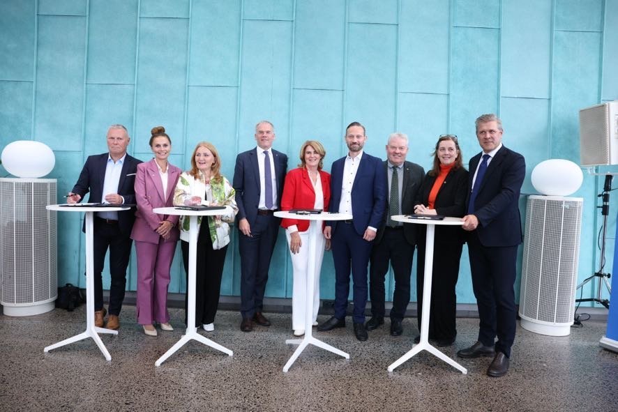 Forsætisráðherra, fjármála- og efnahagsráðherra, innviðaráðherra og borgarstjóri og bæjarstjórar sv…