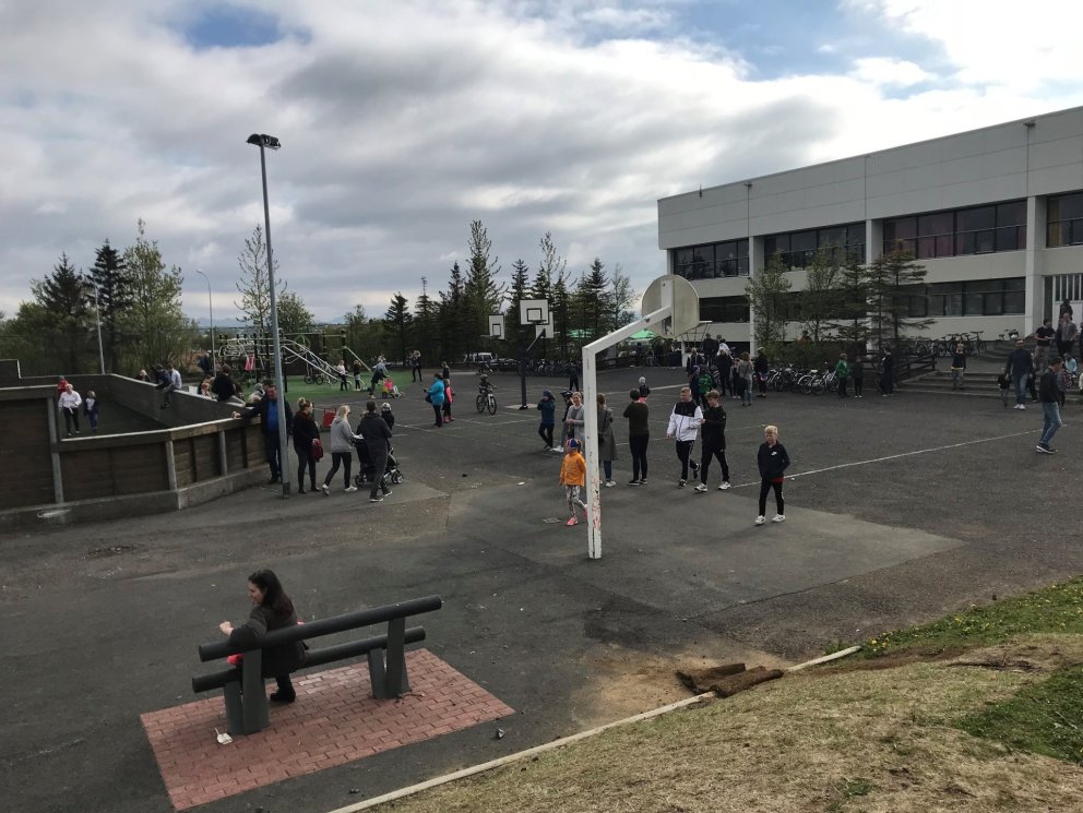 Kársnesskóli við Vallargerði.