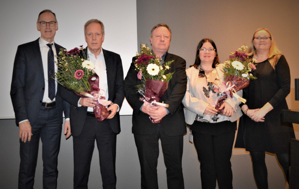 Lilja Ástudóttir, önnur frá hægri, ásamt innkaupastjórum og fulltrúum Ríkiskaupa við afhendingu við…