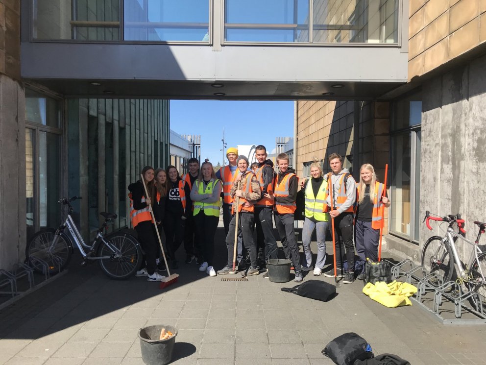 Þeir fyrstu sem mættu til starfa í Vinnuskólanum í Kópavogi sumarið 2020 hófu störf í maí.