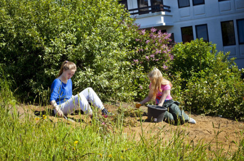 Starfsmenn vinnuskólans að störfum