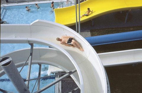 Rennibrautir í Sundlaug Kópavogs loka frá 15. október í fjórar vikur.