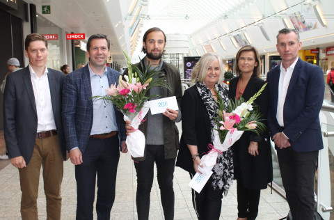 Frá verðlaunaafhendingunni í Smáralind. Ingvi Jónasson, framkvæmdastjóri Klasa, Ármann Kr. Ólafsson…