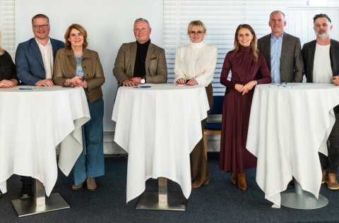 Mynd tekin við undirritun samningsins í Garðaholti, Garðabæ, talið frá vinstri: Inga Hlín Pálsdótti…