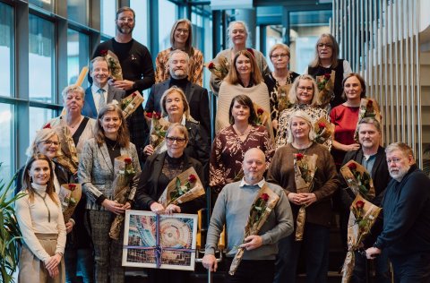 Starfsfólk Kópavogsbæjar sem unnið hefur í 25 ár hjá bænum ásamt bæjarstjóra, Ásdísi Kristjánsdóttu&hellip;