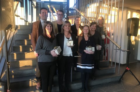 Ármann Kr. Ólafsson bæjarstjóri og starfsmenn sem náðu þeim áfanga 2019 að hafa unnið 25 ár hjá bæn…