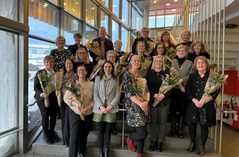 Starfsfólk Kópavogsbæjar sem fagnaði 25 ára starfsafmæli 2022 ásamt bæjarstjóra Kópavogs Ásdísi Kri…