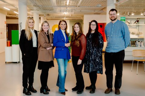 Á myndinni eru frá vinstri: Védís Hervör Árnadóttir umbóta- og þróunarstjóri, Lísa Zachrison Valdim…