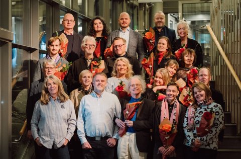 Hér má sjá stykþega ásamt formanni nefndarinnar og nefndinni. 
Ljósmynd: Sigríður Rut Marrow