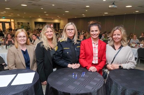 Viktoría Guðmundsdóttir frá Sýslumanni á höfuðborgarsvæðinu, Guðríður Hrund Helgadóttir , skólameis…