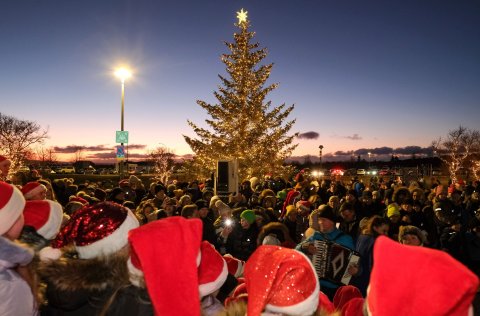 Jólaleg stemning á Aðventuhátíð Kópavogs 2024.