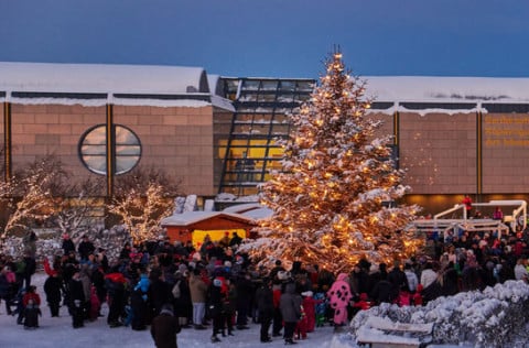 Tendrað var á vinabæjartréi við mikin fögnuð viðstaddra