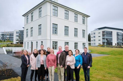 Á myndinni eru frá vinstri: Margrét Tryggvadóttir, Karen E. Halldórsdóttir, Ármann Kr. Ólafsson, Hj…