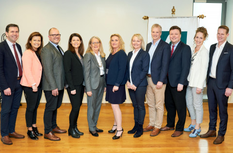 Á myndinni eru frá vinstri Ármann Kr. Ólafsson, Theodóra S. Þorsteinsdóttir, Hreiðar Oddsson, Hjörd…