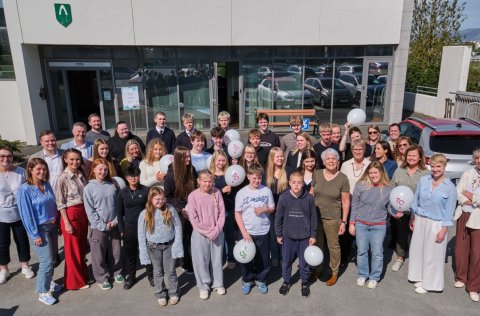 Fulltrúar barna og ungmenna í Kópavogi ásamt bæjarstjórn.