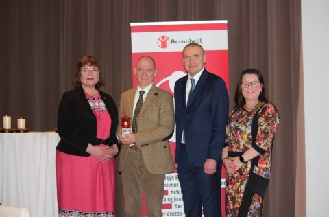 F.v. Ellen Calmon framkvæmdastýra Barnaheilla, Össur Geirsson, skólastjóri Skólahljómsveitar Kópavo…