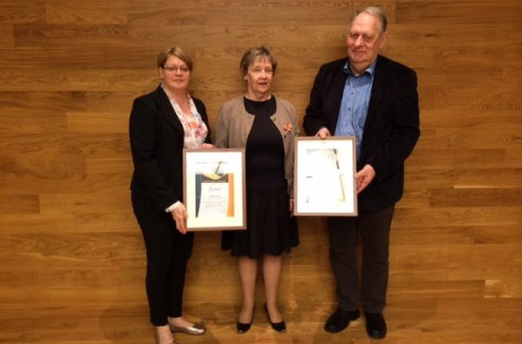 Rannveig Ásgeirsdóttir, Anna Kristjánsdóttir og Gunnar I. Birgisson við afhendingu viðurkenningarsk…