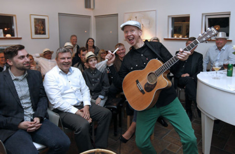 Björn Thoroddsen hóf Jazz- og blúshátíð 2014 með tónleikum í heimahúsum.