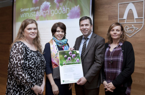 Bæjarstjóri ásamt starfsmönnum Kópavogsbæjar