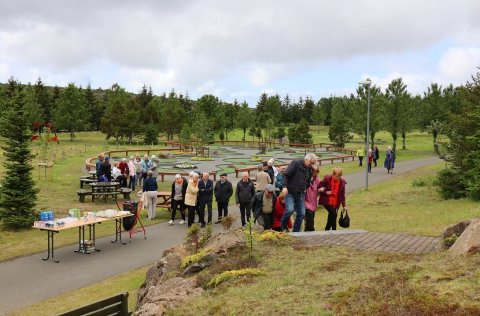 Eldri borgarar mæta í Guðmundarlund sumarið 2020.