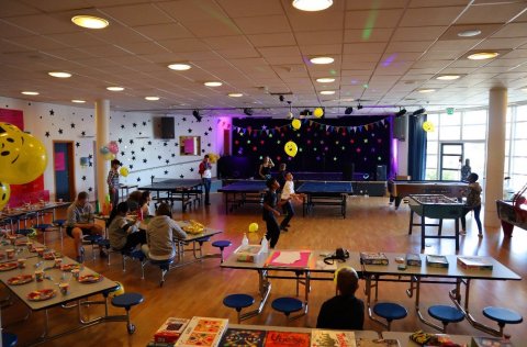 Félagsmiðstöðin var skreytt frá toppi til táar vegna tilefnisins.