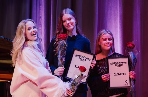 Sigga Ózk úr dómnefnd, Freyja Bjarnadóttir sem vann söngkeppnina og Lovísa Gísladóttir sem var í öð&hellip;