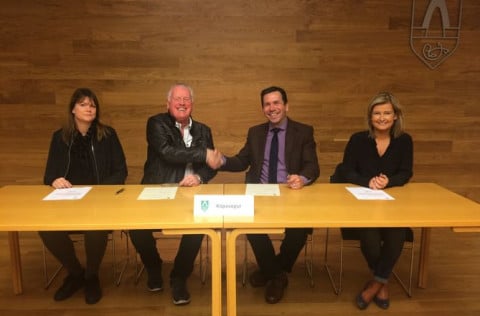 Kópavogsbær semur við Efstahól ehf. um ferðaþjónustu fatlaðra 2016-2018.