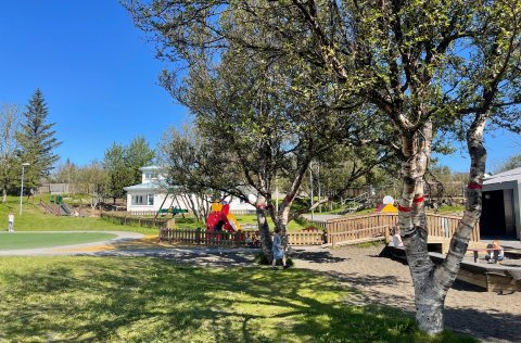 Gæsluvöllur verður sumarið 2023 á leikskólanum Urðarhóli Kópavogsbraut.