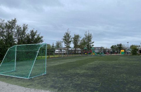 Gervigrasvöllur við Stelluróló.