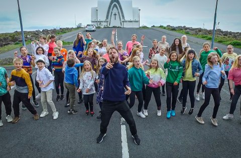 Gói og skólakór Kársness.