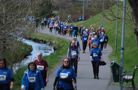 Veðrið lék við þátttakendur í Götugöngunni í Kópavogi 2024.