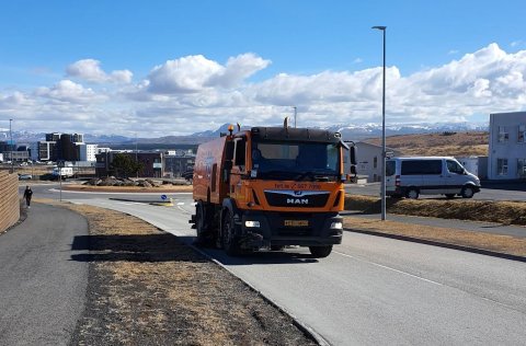 Götur sópaðar í Kópavogi.
