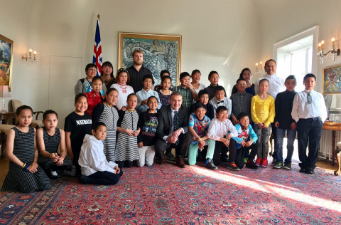 Grænlensk skólabörn og kennarar í heimsókn hjá forseta Íslands.