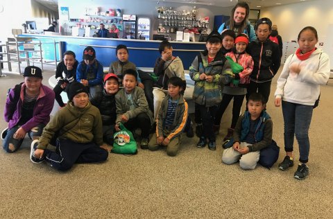 Hópur grænlenskra barna dvelur í Kópavogi, lærir sund og kynnist íslensku samfélagi.