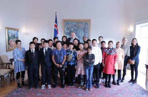 Hópurinn hitti forseta Íslands í heimsókn sinni til landsins.