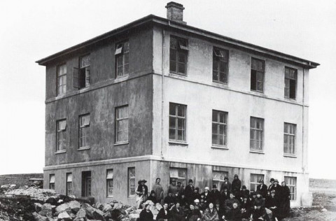 Kvenfélagið Hringurinn byggði Hressingarhælið af miklum myndarskap fyrir söfnunarfé árið 1926 eftir…