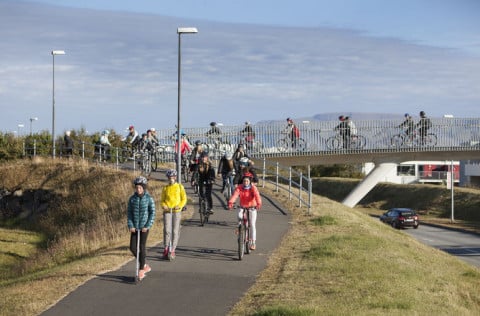 Skólabörn í Kópavogi hjóla í hjólalest í evrópskri samgönguviku síðastliðið haust.