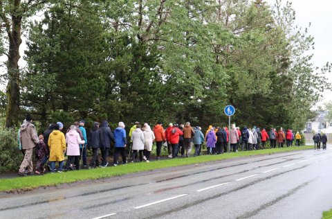 Gönguhópur Virkni og Vellíðan gekk 4 kílómetra hring í kringum Kársnesið miðvikudag 24. júlí.