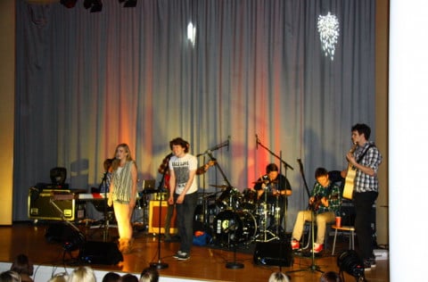 Jenna Katrín og Aron Daði flytja sigurlagið