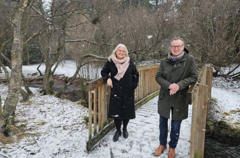 Inga Hlin Pálsdóttir og Páll Björgvin Guðmundsson alsæl með útivistarvefinn.